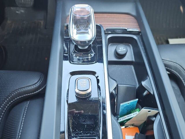 2024 Volvo XC60 B5 Ultimate Dark Theme