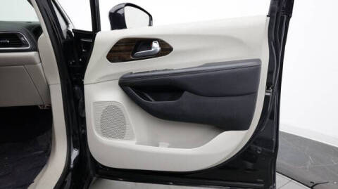 2023 Chrysler Pacifica Plug-In Hybrid Limited