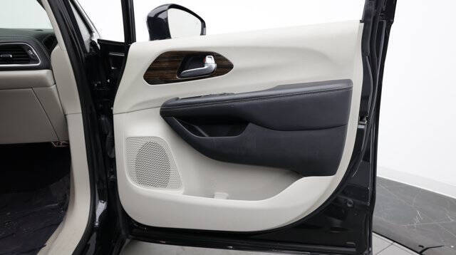 2023 Chrysler Pacifica Plug-In Hybrid Limited