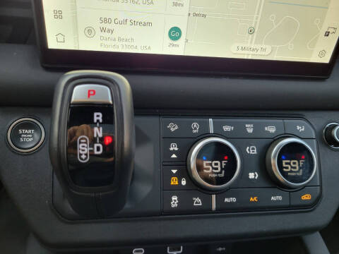 2024 Land Rover Defender 130 P400 X-Dynamic SE