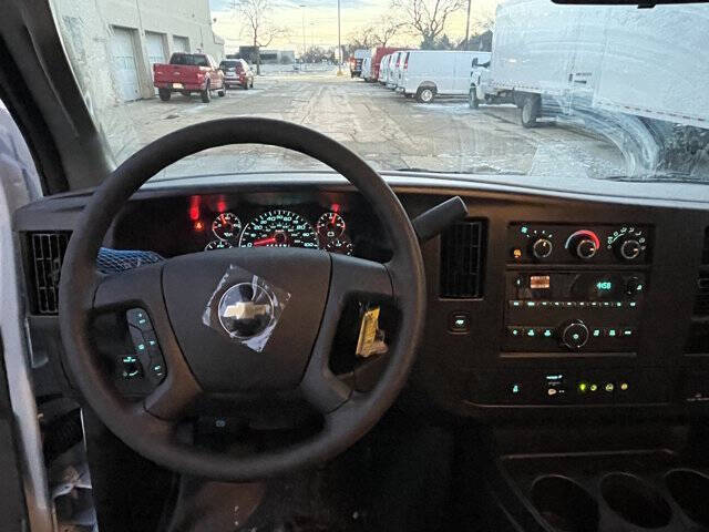 2025 Chevrolet Express 2500