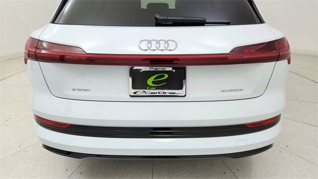 2022 Audi e-tron quattro Premium