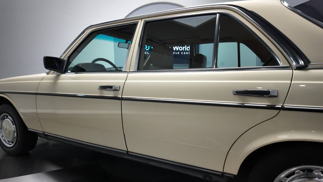 1983 Mercedes-Benz 240-Class 26