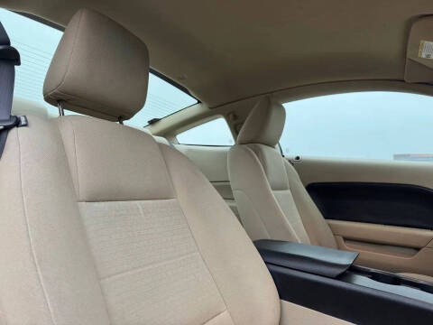 2009 Ford Mustang V6 Deluxe