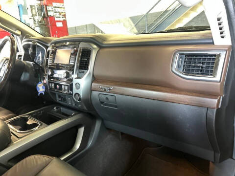 2017 Nissan Titan Platinum Reserve