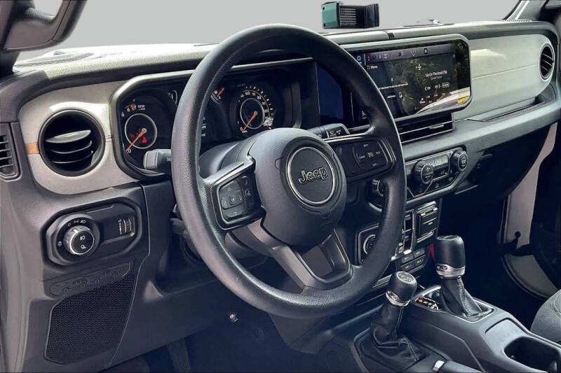 2024 Jeep Gladiator NightHawk