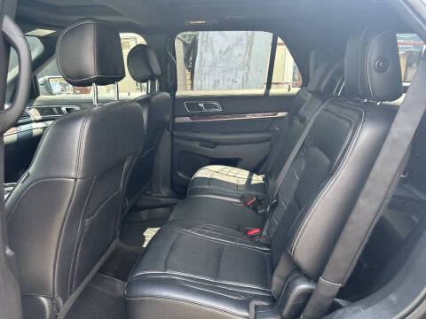 2017 Ford Explorer Platinum