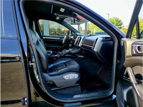 2017 Porsche Cayenne Platinum Edition