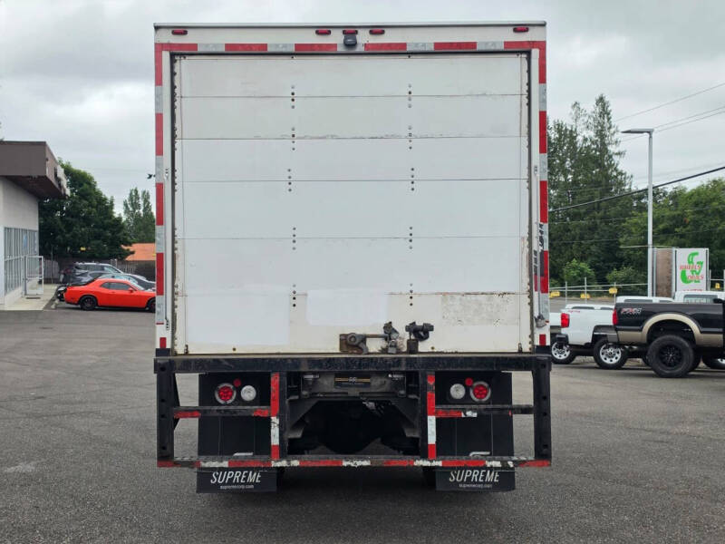 2018 Freightliner M2 106