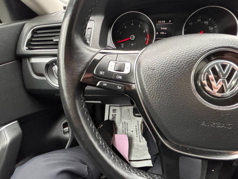 2017 Volkswagen Passat 1.8T R-Line