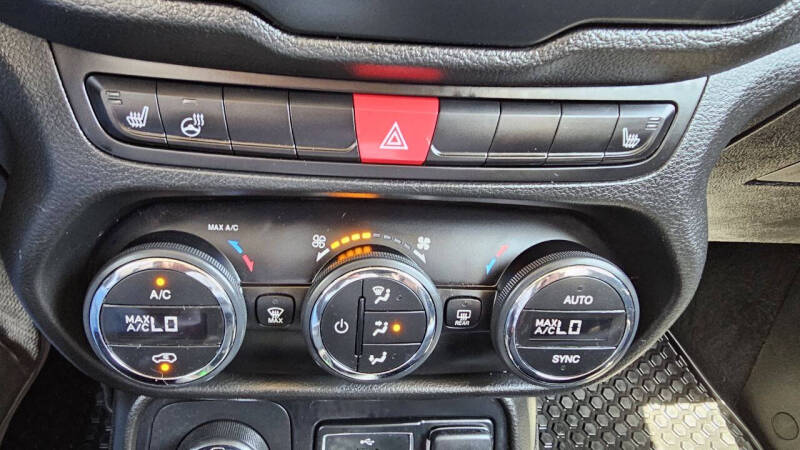 2017 Jeep Renegade Deserthawk