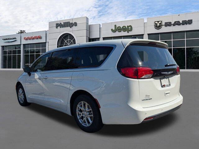 2026 Chrysler Voyager LX