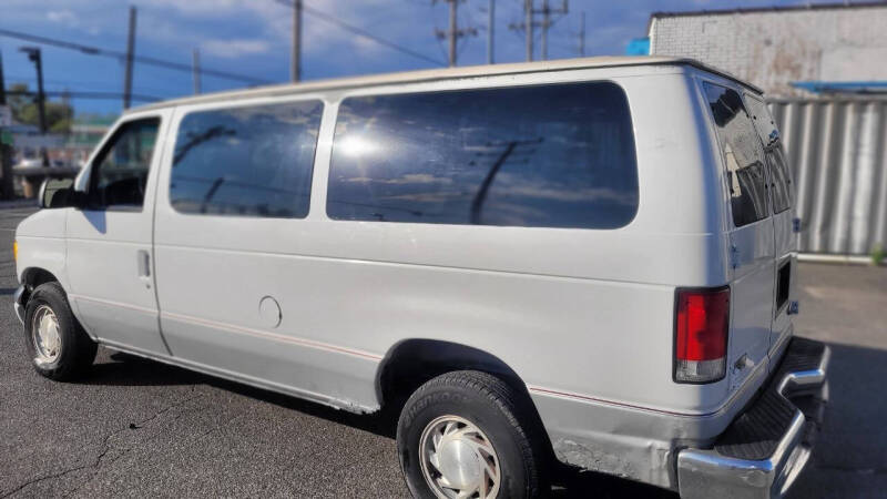 2000 Ford E-150 Chateau