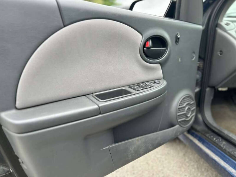 2005 Saturn Ion 2