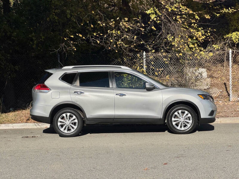 2016 Nissan Rogue SV photo 4