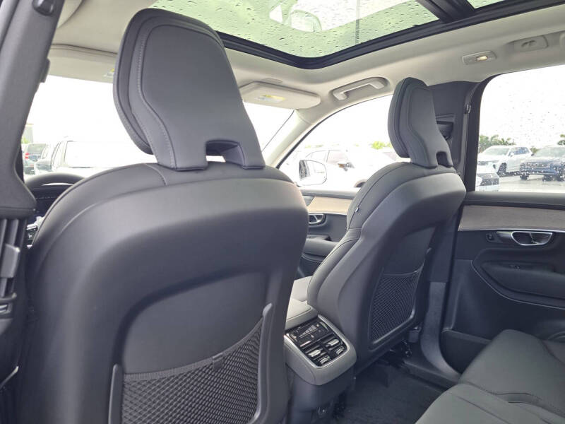 2025 Volvo XC90 B6 Core Bright Theme