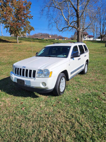 2005 Jeep Grand Cherokee for sale at Autos Unlimited in Radford VA