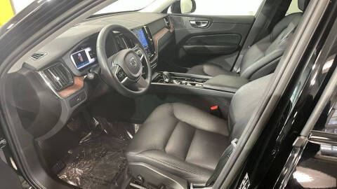 2023 Volvo XC60 B5 Plus Dark Theme