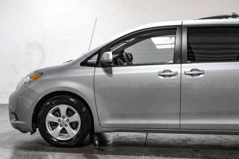 2012 Toyota Sienna LE 8-Passenger