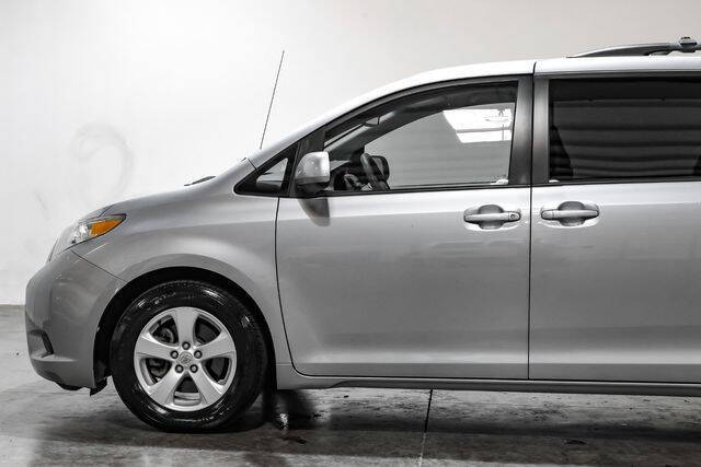 2012 Toyota Sienna LE 8-Passenger