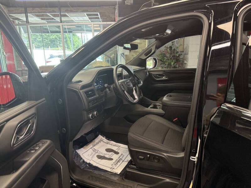 2024 GMC Yukon XL SLE