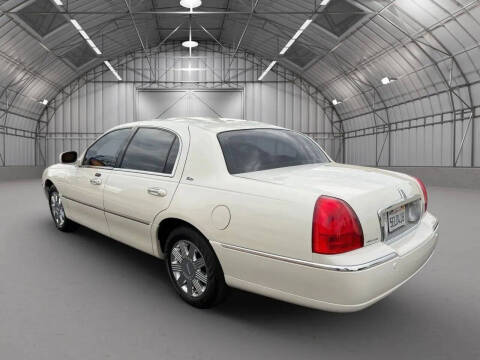 2003 Lincoln Town Car Cartier