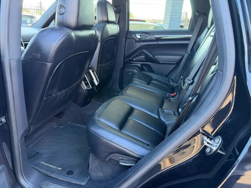 2017 Porsche Cayenne Platinum Edition