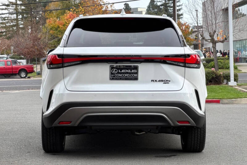 2026 Lexus RX 450h+ Luxury