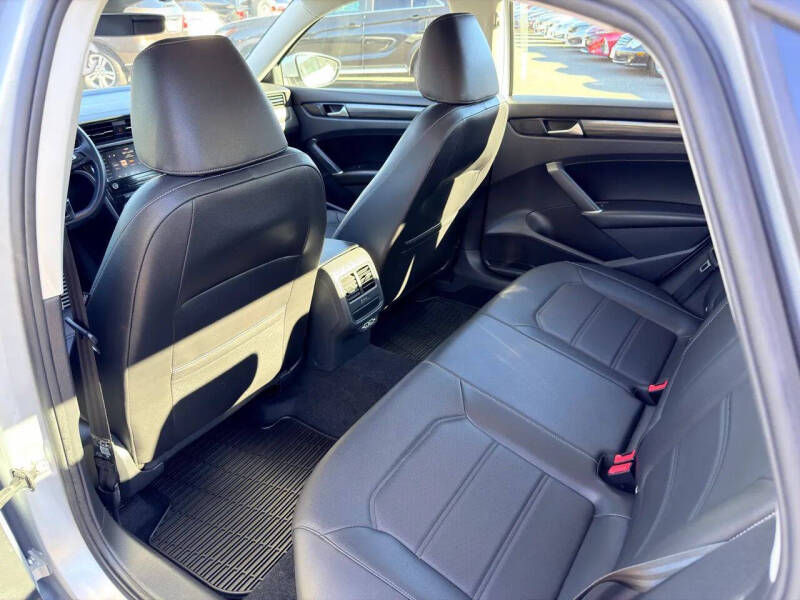 2020 Volkswagen Passat R-Line