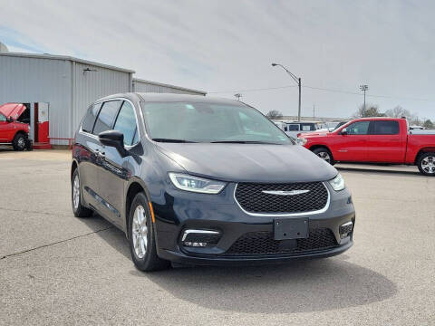 2023 Chrysler Pacifica for sale at Breeden Pre-Owned in Van Buren AR