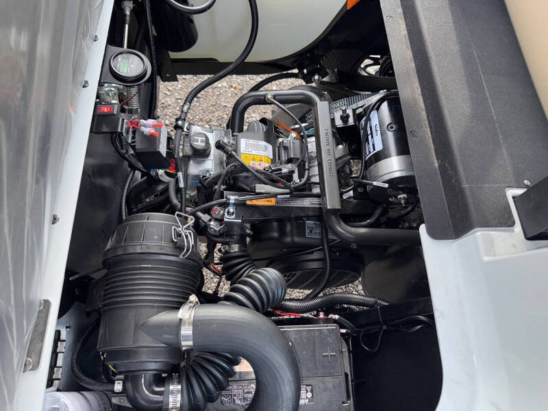 2026 E-Z-GO EXPRESS S4 EFI Gas Summit XT L
