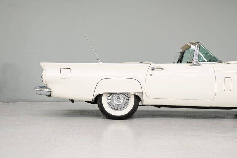 1957 Ford Thunderbird