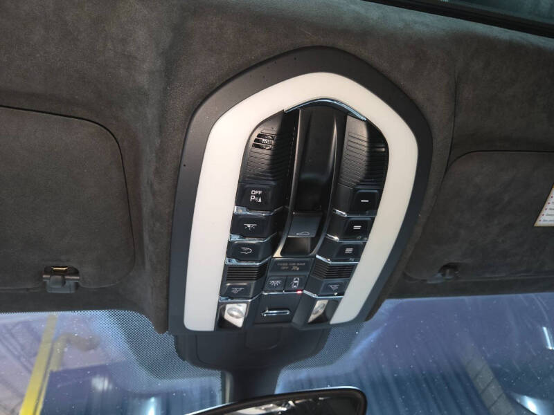 2013 Porsche Cayenne GTS