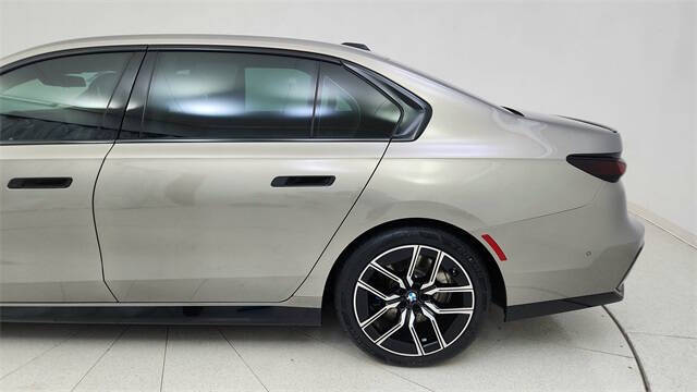 2023 BMW 7 Series 740i