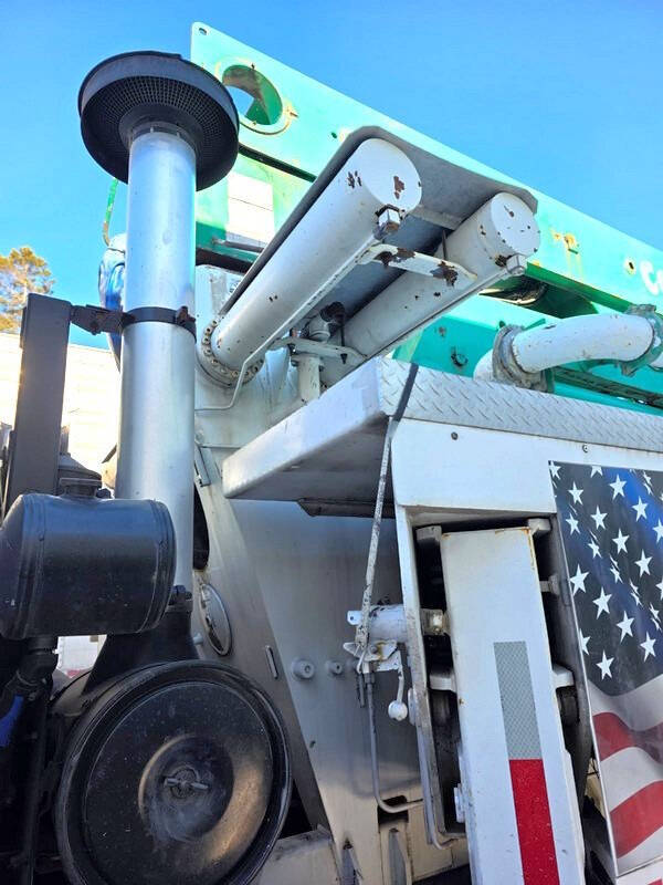 2003 Mack MR688S