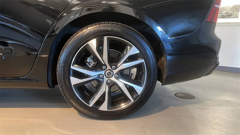 2024 Volvo S60 B5 Core Dark Theme