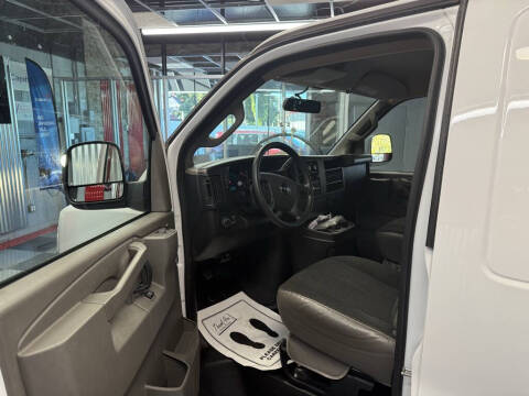 2023 GMC Savana 2500