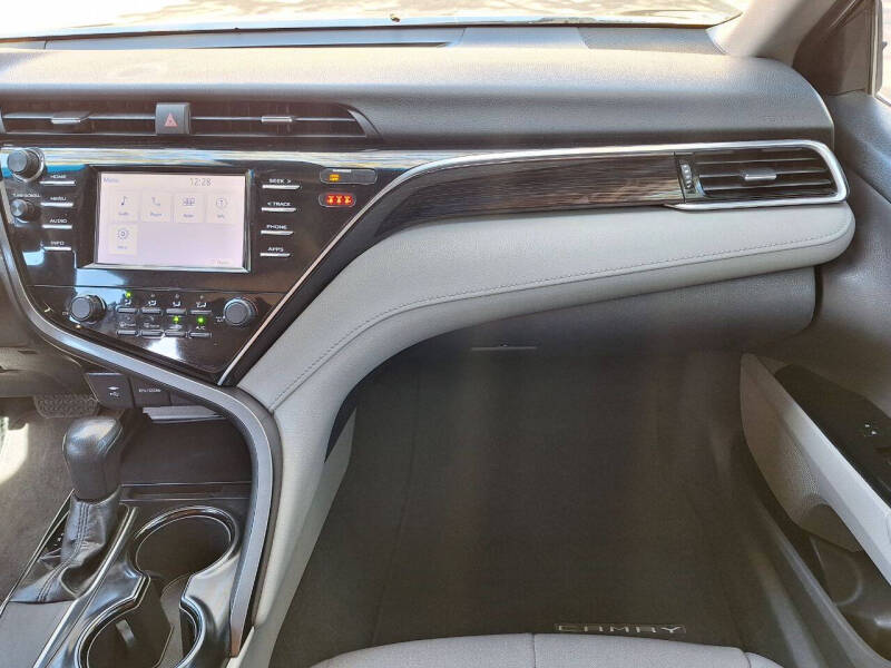 2018 Toyota Camry LE photo 9