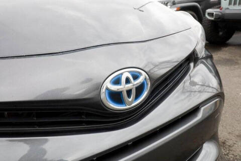 2017 Toyota Prius v Four