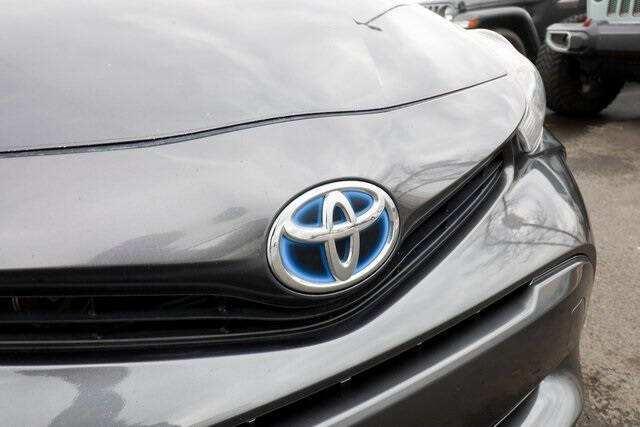 2017 Toyota Prius v Four