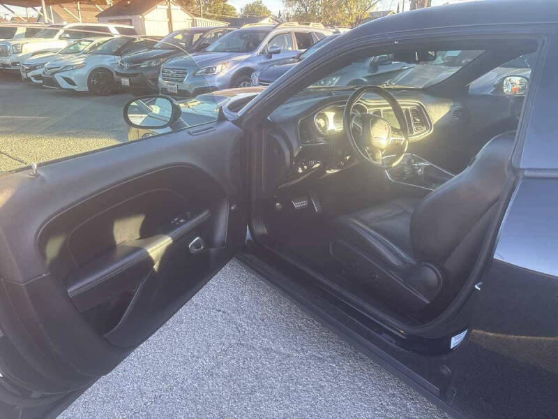 2016 Dodge Challenger SXT Plus