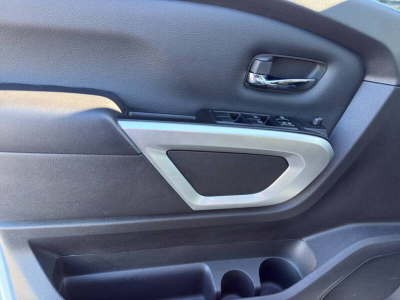 2024 Nissan Titan XD SV