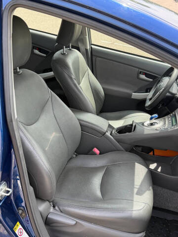 2010 Toyota Prius III