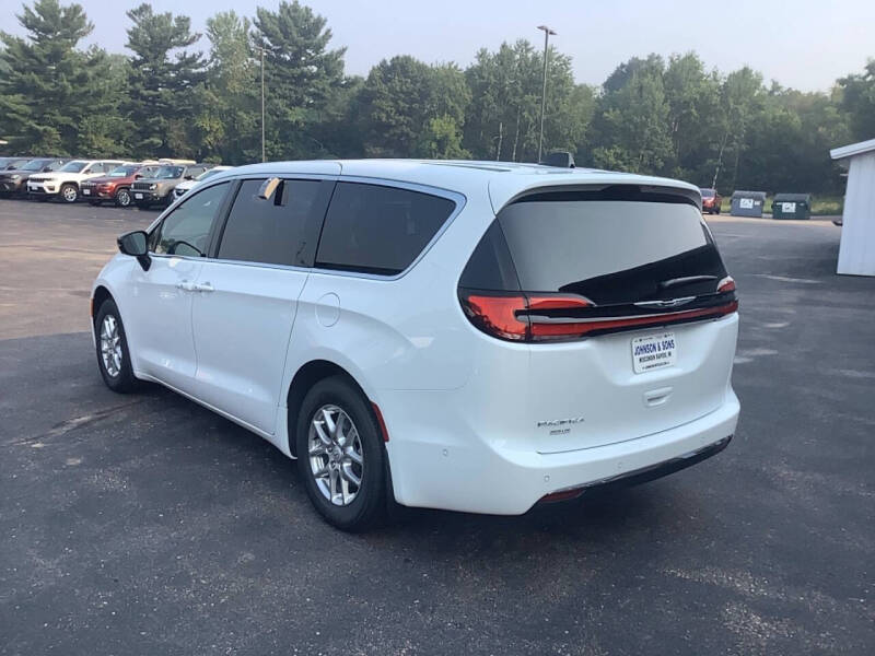 2025 Chrysler Pacifica Select