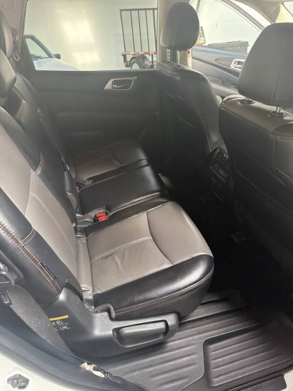 2019 Nissan Pathfinder SL