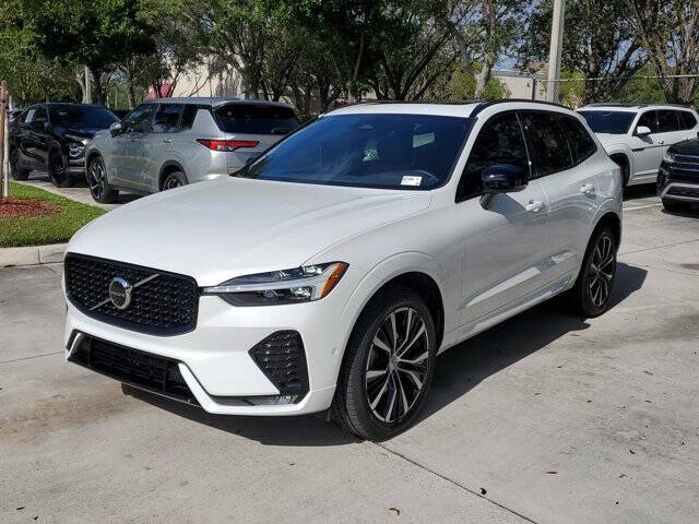 2023 Volvo XC60 B5 Plus Dark Theme