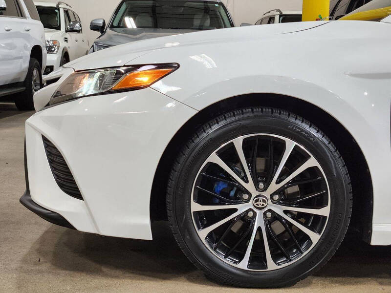 2020 Toyota Camry SE