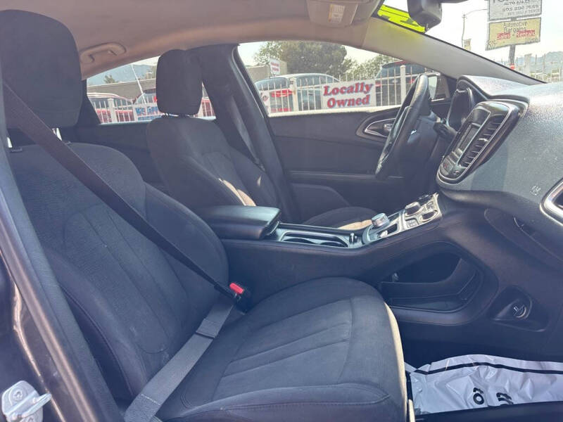 2015 Chrysler 200 Limited
