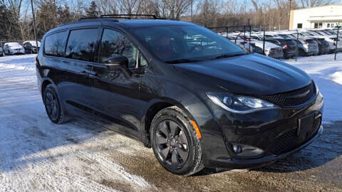 2020 Chrysler Pacifica Hybrid Limited Red S