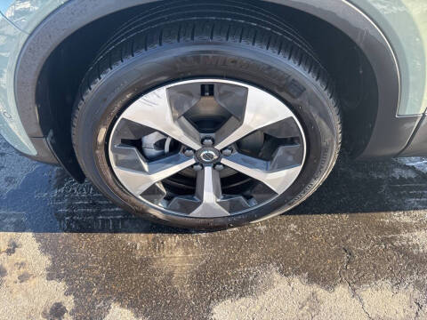 2025 Volvo XC40 B5 Plus Bright Theme